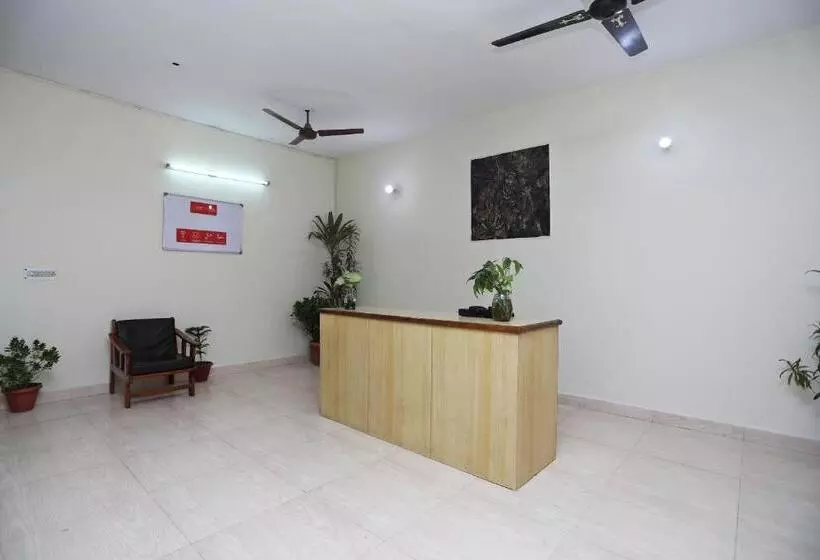 ホテル Oyo 14454 Celebration Bnb Home