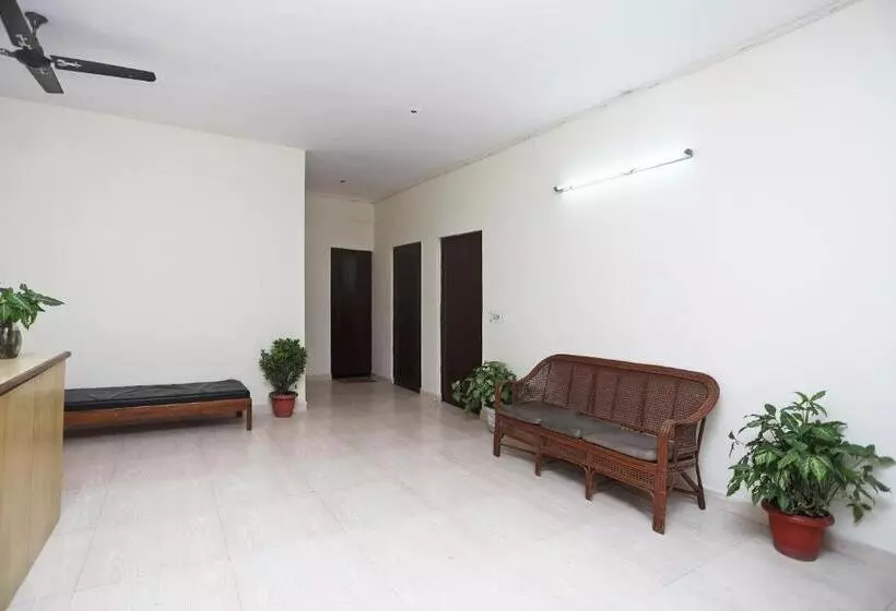 ホテル Oyo 14454 Celebration Bnb Home