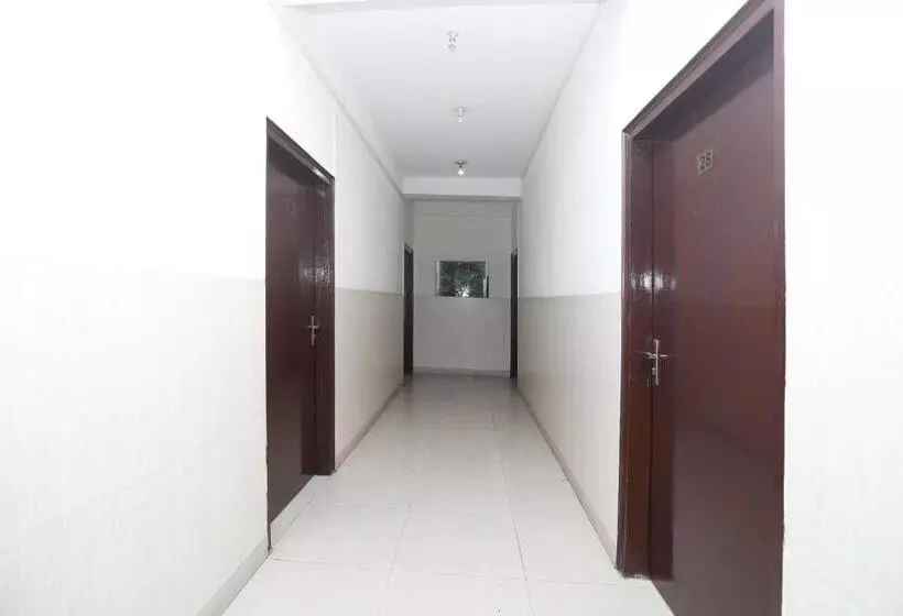 ホテル Oyo 14454 Celebration Bnb Home