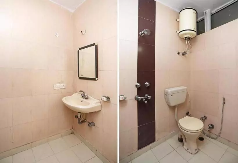 ホテル Oyo 14454 Celebration Bnb Home