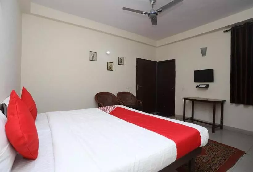 ホテル Oyo 14454 Celebration Bnb Home