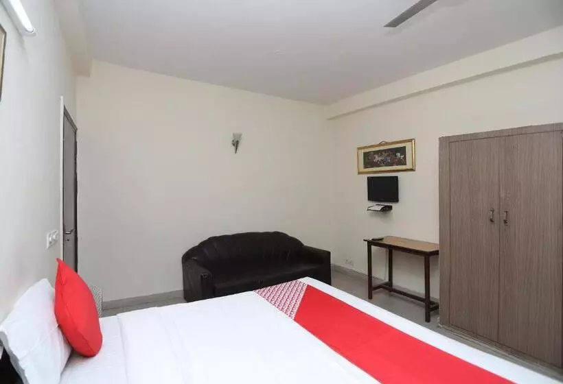 ホテル Oyo 14454 Celebration Bnb Home