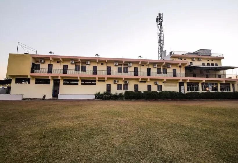 Oyo 26659 Hotel Parmanand Garden