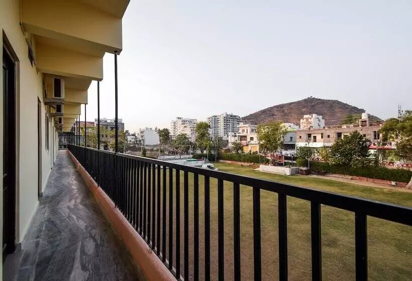 Oyo 26659 Hotel Parmanand Garden
