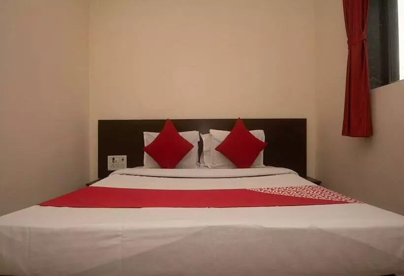 ホテル Oyo 23285 The Diplomat Lodging