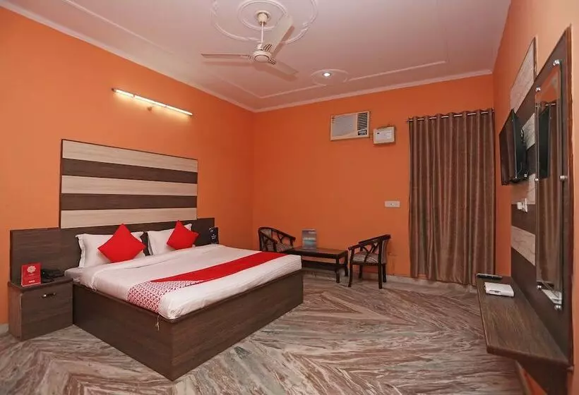 Oyo 26823 Hotel Krishna Greens
