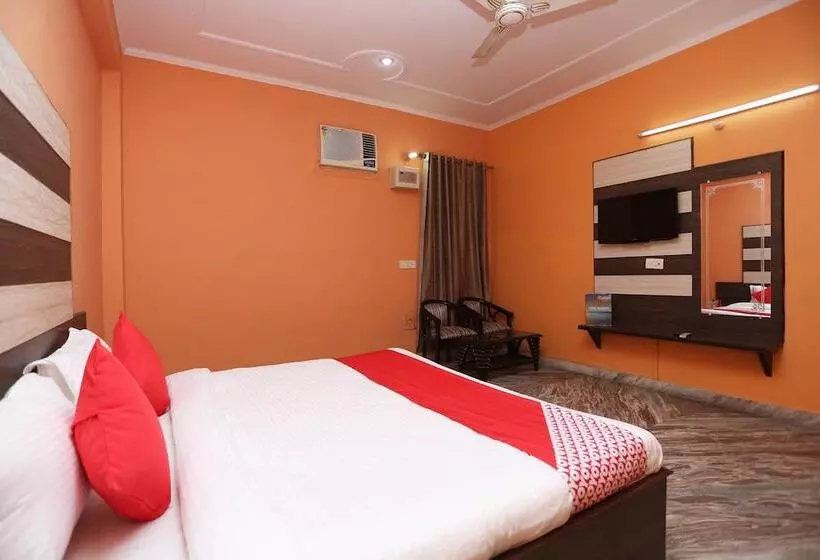Oyo 26823 Hotel Krishna Greens