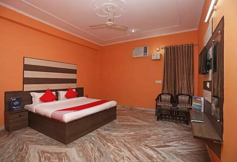 Oyo 26823 Hotel Krishna Greens