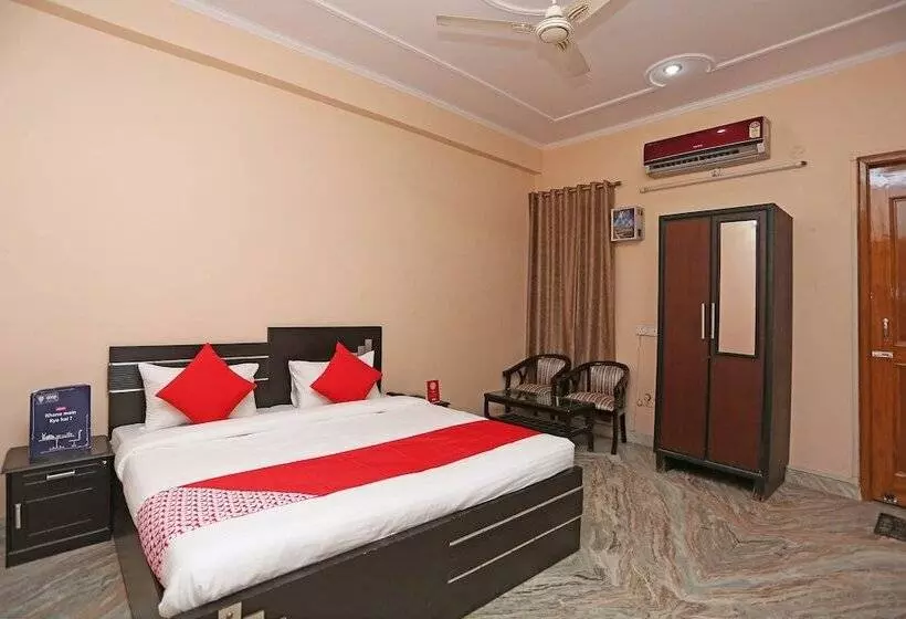 Oyo 26823 Hotel Krishna Greens