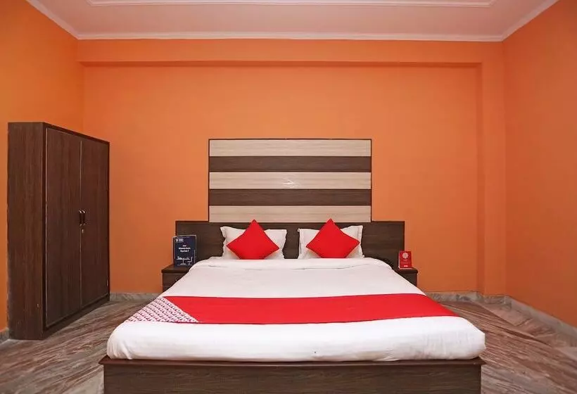 Oyo 26823 Hotel Krishna Greens