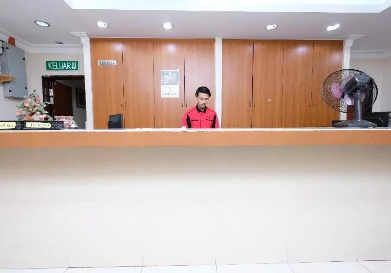 ホテル Oyo 707 Ayuni