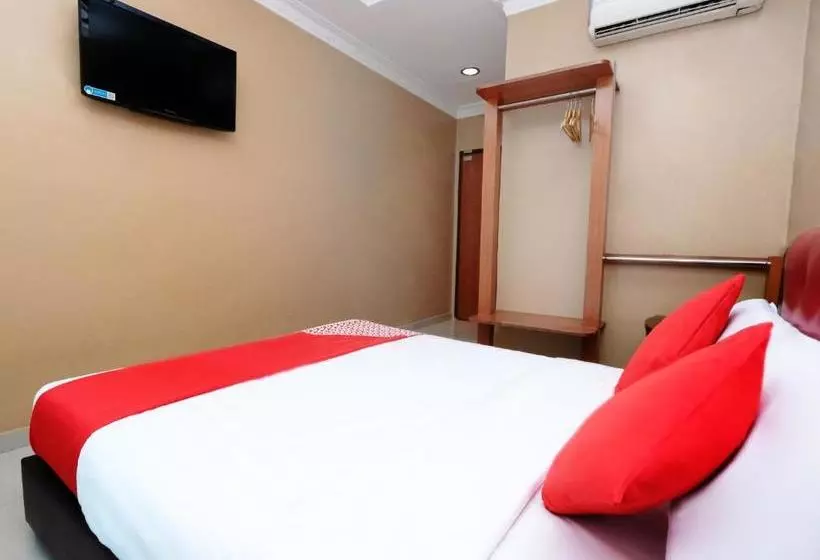 ホテル Oyo 707 Ayuni