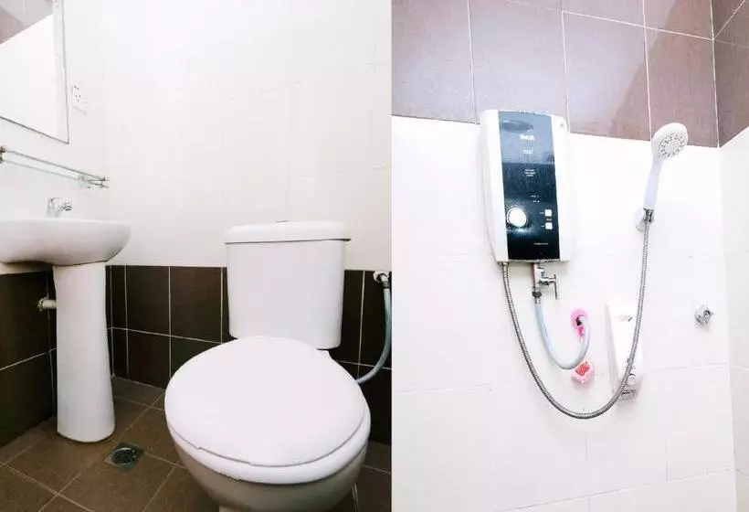 ホテル Oyo 707 Ayuni