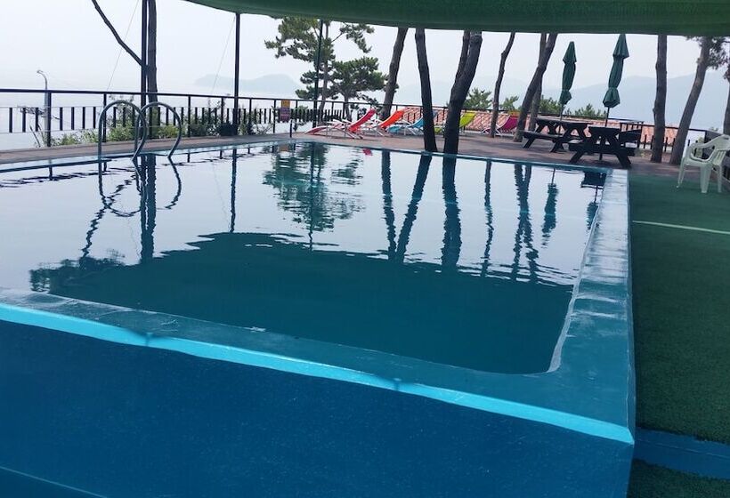 호텔 Tongyeong Beach Castle