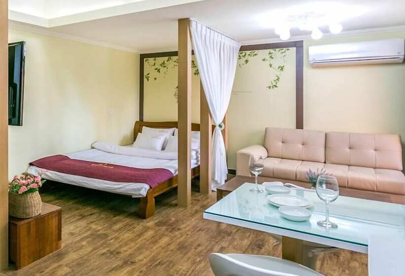 호텔 Tongyeong Beach Castle