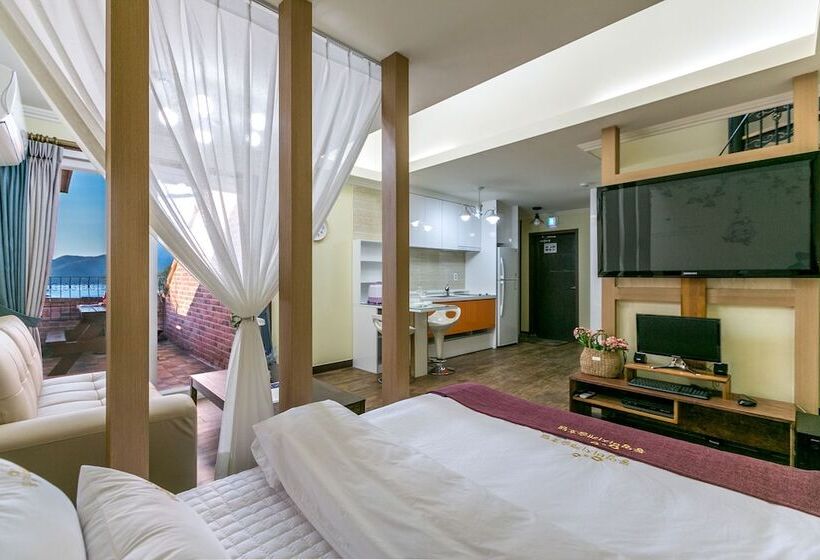 호텔 Tongyeong Beach Castle