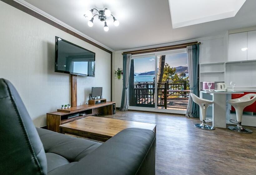 호텔 Tongyeong Beach Castle