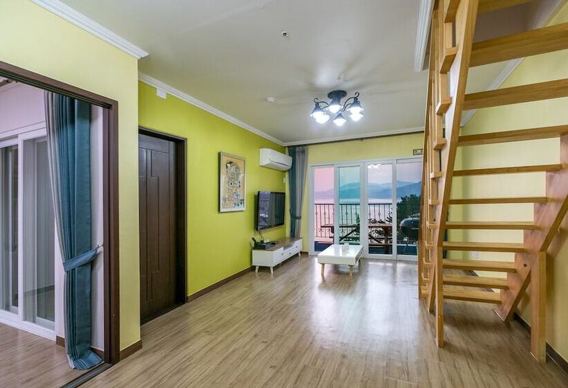 호텔 Tongyeong Beach Castle