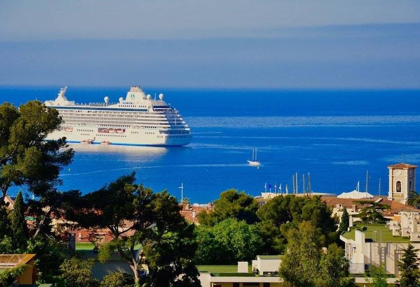 פנסיון The Address Cassis