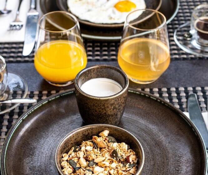 פנסיון The Address Cassis