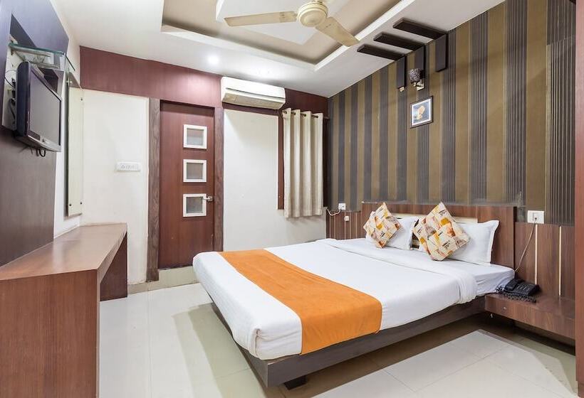 Fabhotel Shree Regency