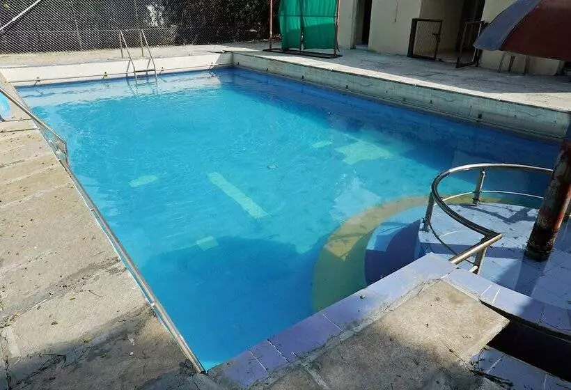 ホテル Oyo 23383 Sai Holiday Resorts