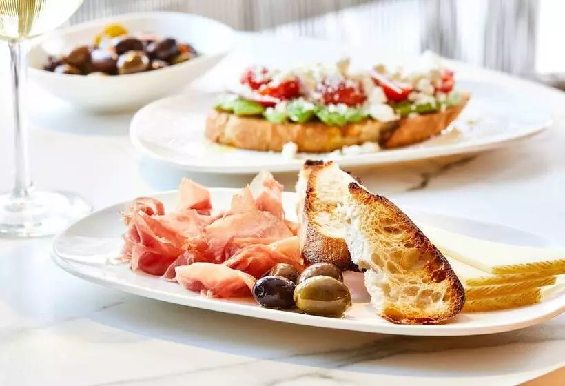 Ac Hotel By Marriott Miami Airport West/doral