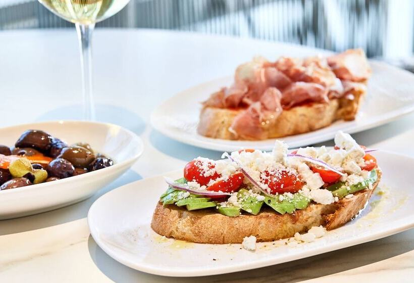 Ac Hotel By Marriott Miami Airport West/doral