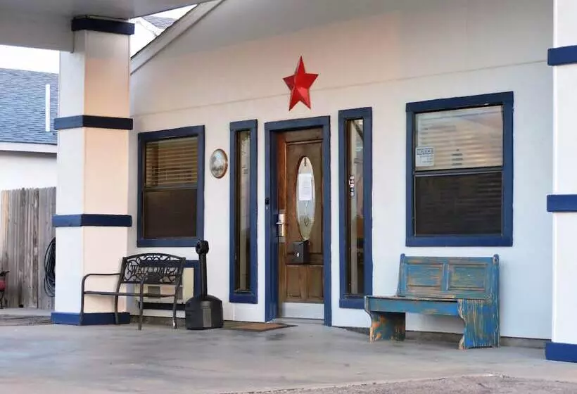 Motelli Riata Inn  Marfa