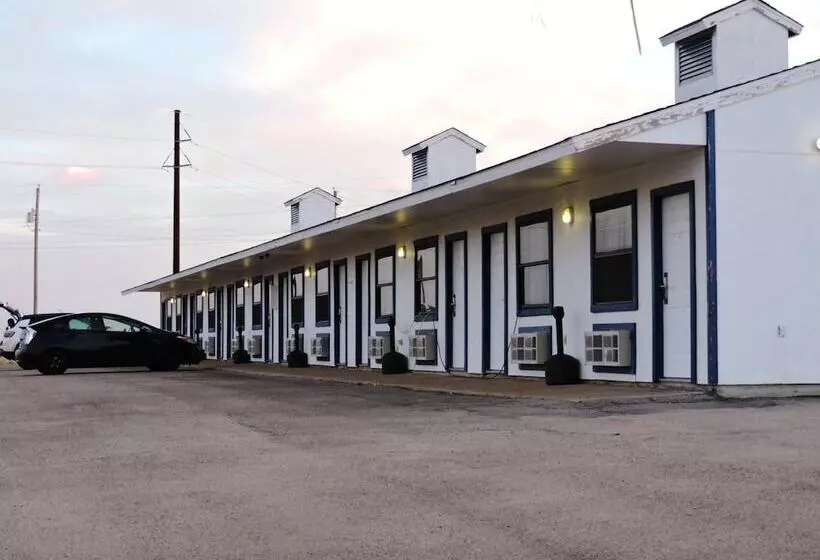 Motelli Riata Inn  Marfa