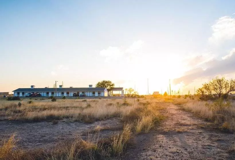 Motelli Riata Inn  Marfa