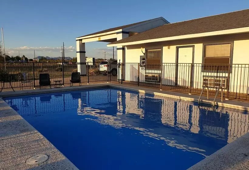 Motelli Riata Inn  Marfa