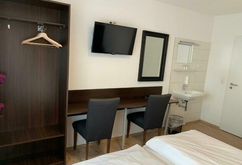 Schnitzelhaus Und Pension Stadt Rosbach