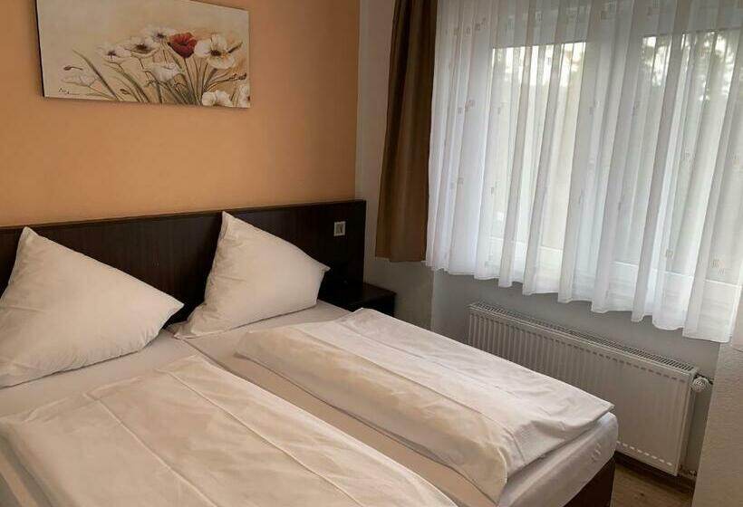 Schnitzelhaus Und Pension Stadt Rosbach