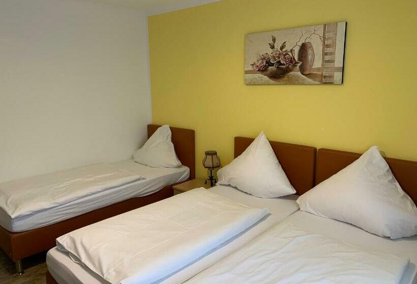 Schnitzelhaus Und Pension Stadt Rosbach