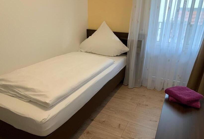 Schnitzelhaus Und Pension Stadt Rosbach