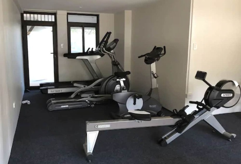 בית מלון כפרי Nambis Inn