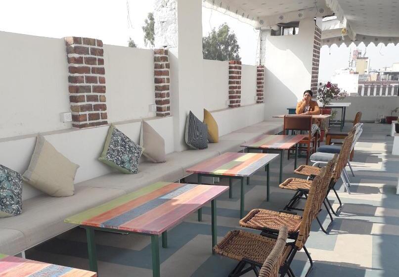 Pensionat Lakeside Inn Ratanada