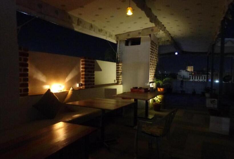 Pensionat Lakeside Inn Ratanada