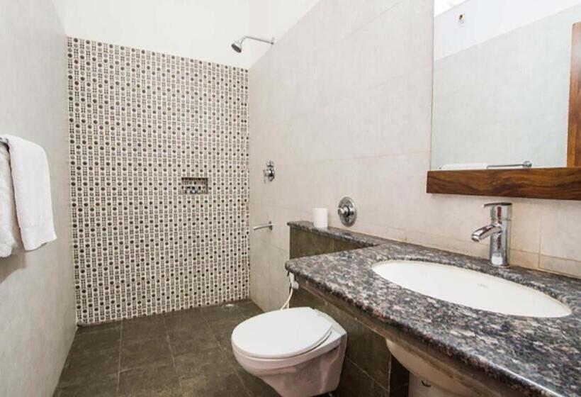 Pensionat Lakeside Inn Ratanada