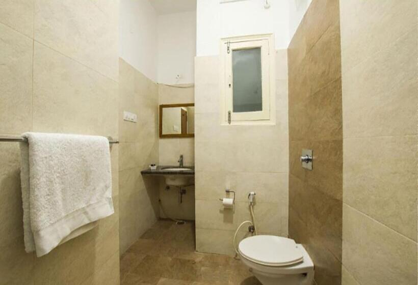 Pensionat Lakeside Inn Ratanada