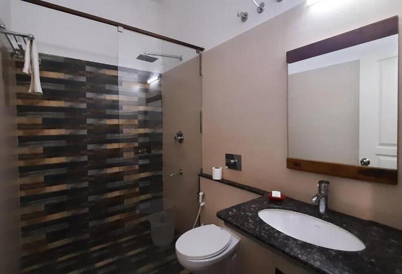 Pensionat Lakeside Inn Ratanada