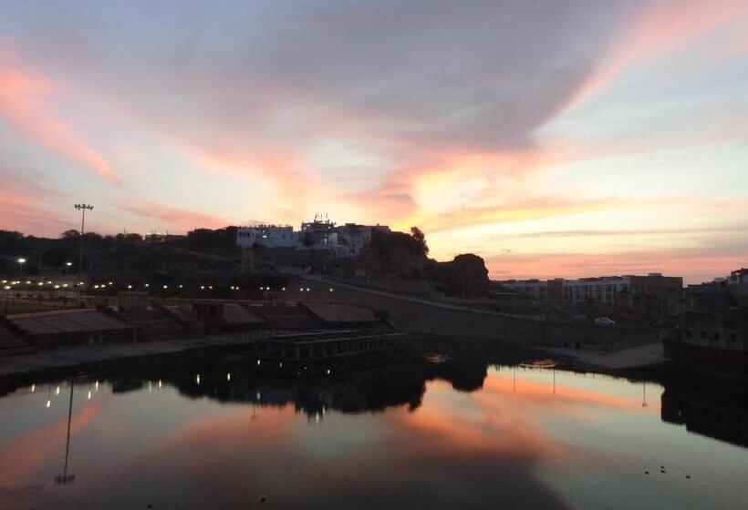 Pensionat Lakeside Inn Ratanada