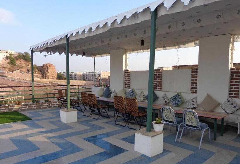 Pensionat Lakeside Inn Ratanada