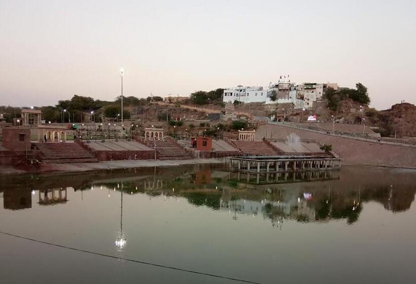 Pensionat Lakeside Inn Ratanada