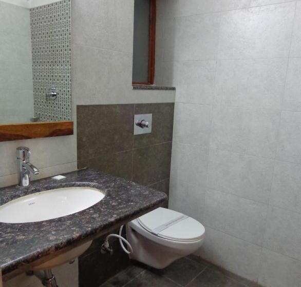 Pensionat Lakeside Inn Ratanada