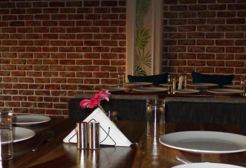 Pensionat Lakeside Inn Ratanada