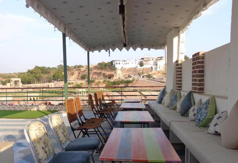 Pensionat Lakeside Inn Ratanada