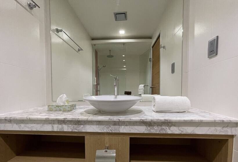 Huvan Beach Hotel At Hulhumale