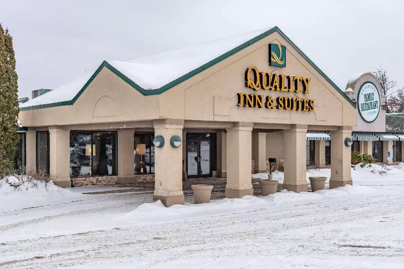 ホテル Quality Inn & Suites